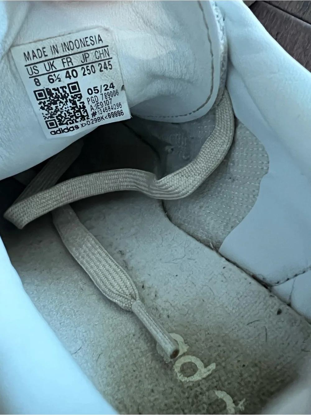 Samba adidas Cream White Tan Brown Low-Top Sneakers